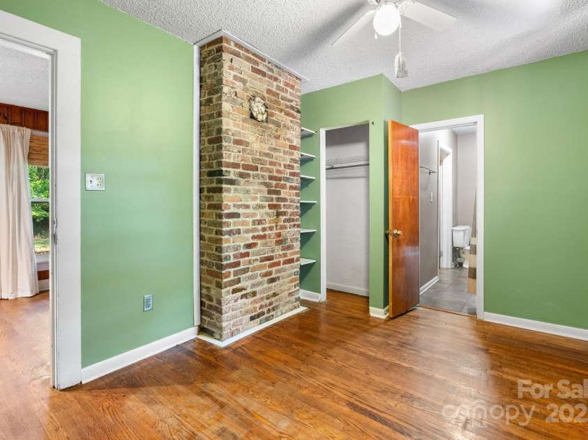 186 Pisgah View Road, Asheville, NC 28806.  MLS# CAR4293363, YatesRealty ID 33142. Bedroom 1 main level