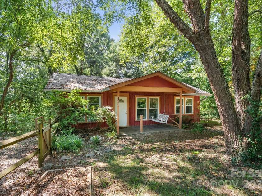 186 Pisgah View Road, Asheville, NC 28806.  MLS# CAR4293363, YatesRealty ID 33142. Front of home
