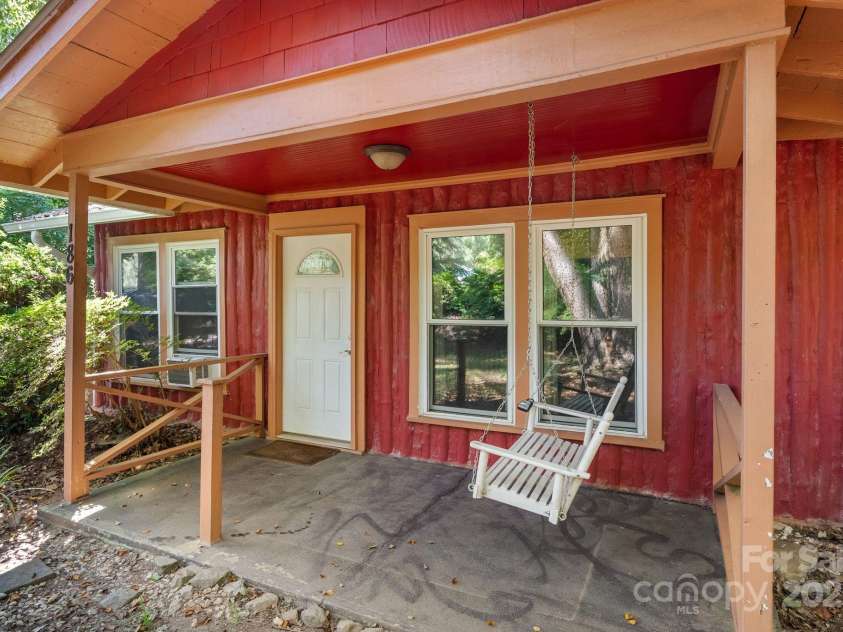 186 Pisgah View Road, Asheville, NC 28806.  MLS# CAR4293363, YatesRealty ID 33142. Front porch