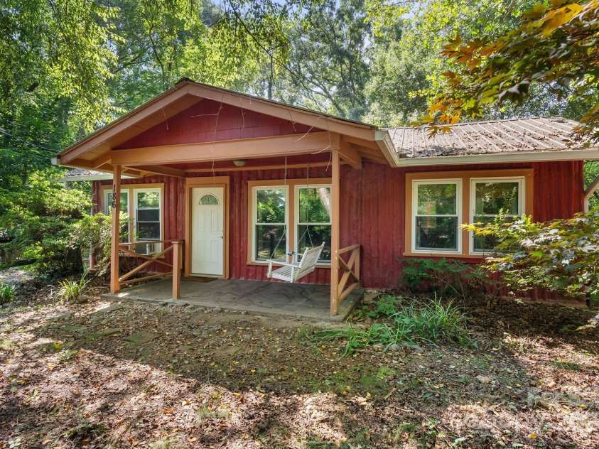 186 Pisgah View Road, Asheville, NC 28806.  MLS# CAR4293363, YatesRealty ID 33142. Front porch