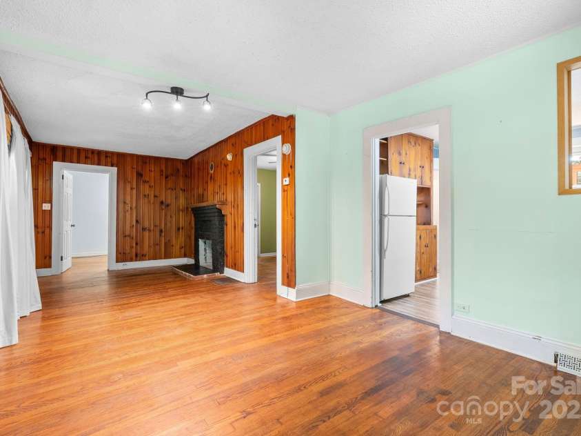 186 Pisgah View Road, Asheville, NC 28806.  MLS# CAR4293363, YatesRealty ID 33142. Living room main level