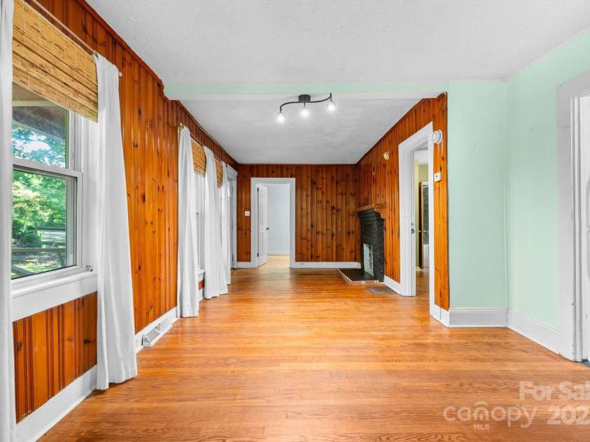 186 Pisgah View Road, Asheville, NC 28806.  MLS# CAR4293363, YatesRealty ID 33142. Living room main level
