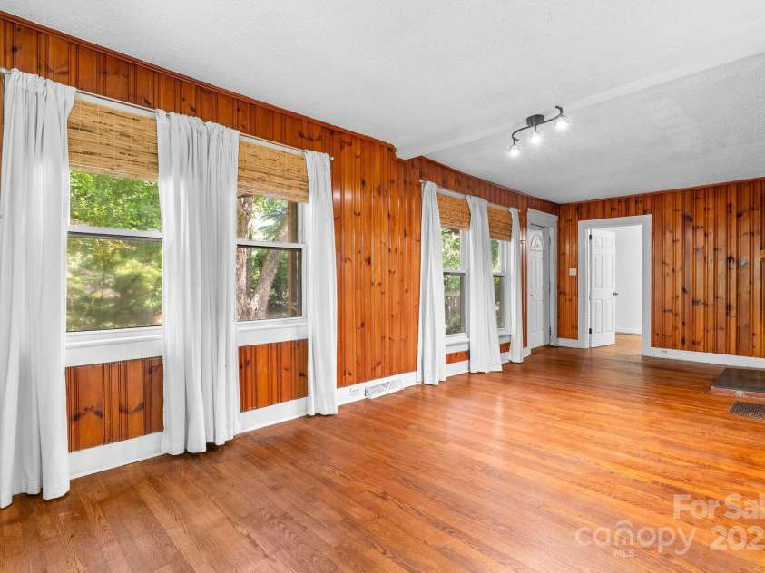 186 Pisgah View Road, Asheville, NC 28806.  MLS# CAR4293363, YatesRealty ID 33142. Living room main level