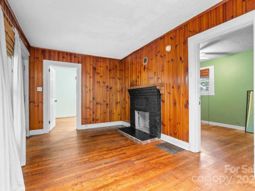 186 Pisgah View Road, Asheville, NC 28806.  MLS# CAR4293363, YatesRealty ID 33142. Living room main level