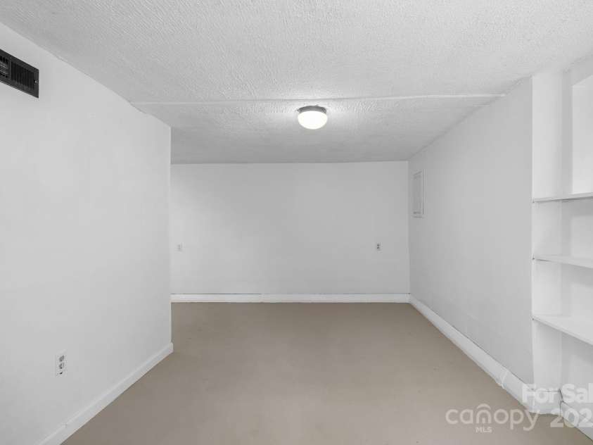 186 Pisgah View Road, Asheville, NC 28806.  MLS# CAR4293363, YatesRealty ID 33142. Lower level living