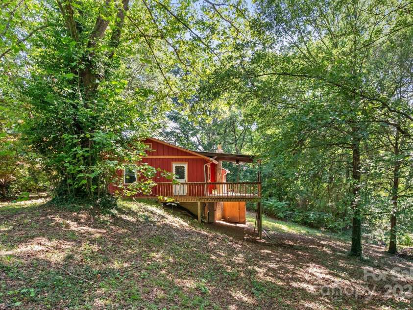 186 Pisgah View Road, Asheville, NC 28806.  MLS# CAR4293363, YatesRealty ID 33142. Side yard