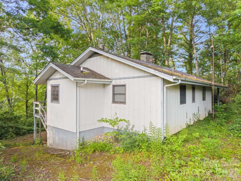 65 Gurney Franklin Road, Newland, NC 28657.  MLS# CAR4386386, YatesRealty ID 33142. 