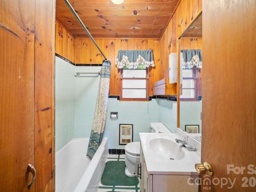 65 Gurney Franklin Road, Newland, NC 28657.  MLS# CAR4386386, YatesRealty ID 33142. 
