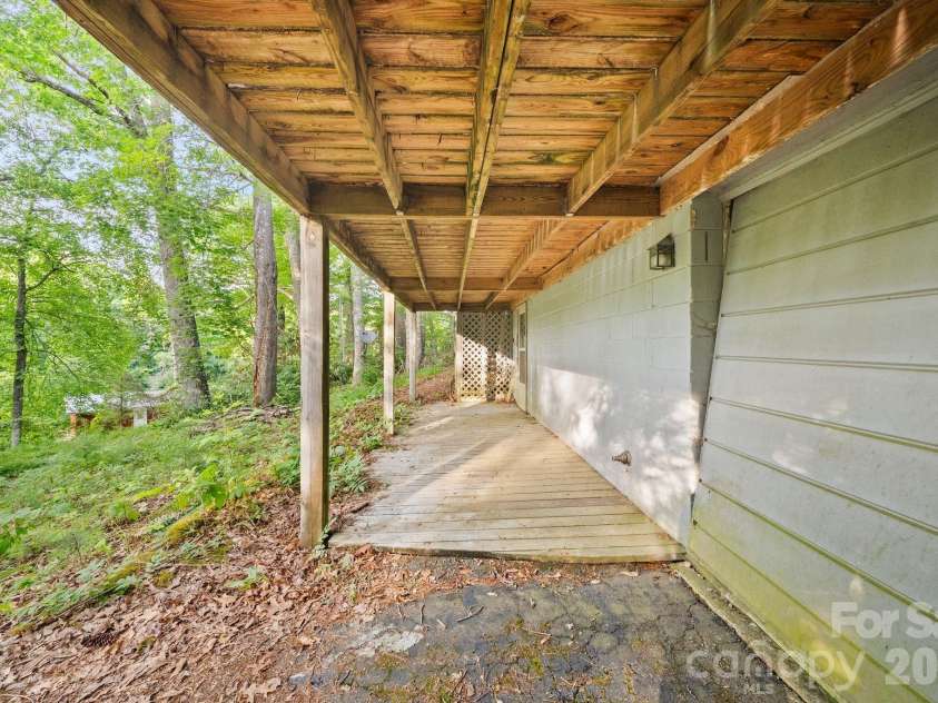 65 Gurney Franklin Road, Newland, NC 28657.  MLS# CAR4386386, YatesRealty ID 33142. 