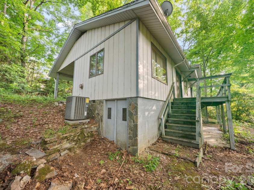 65 Gurney Franklin Road, Newland, NC 28657.  MLS# CAR4386386, YatesRealty ID 33142. 