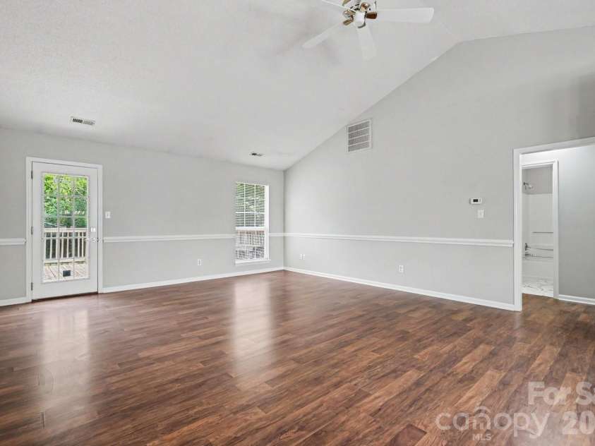 7518 Prindle Lake Drive, Charlotte, NC 28227.  MLS# CAR4397454, YatesRealty ID 33143. 