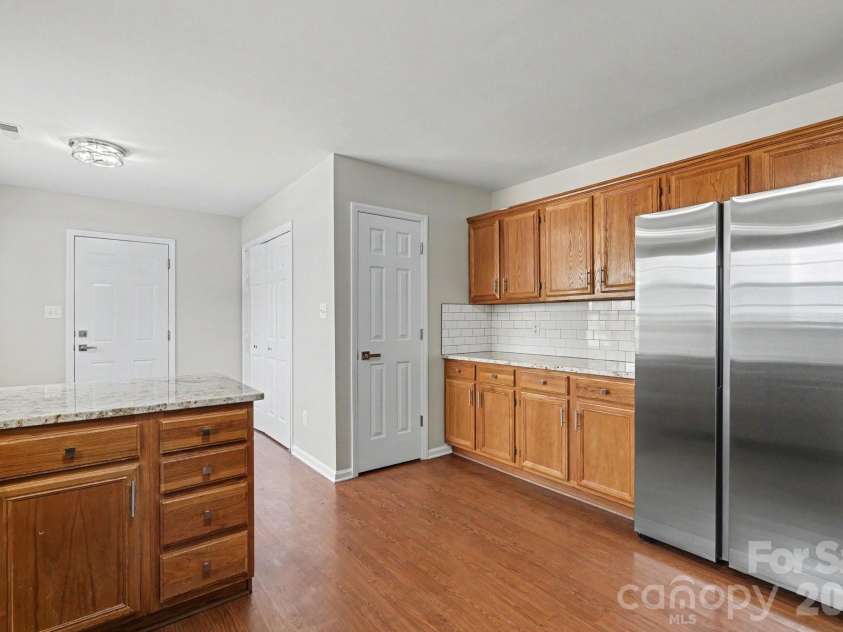 7518 Prindle Lake Drive, Charlotte, NC 28227.  MLS# CAR4397454, YatesRealty ID 33143. 