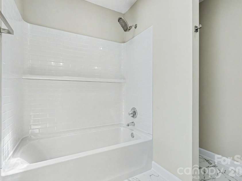 7518 Prindle Lake Drive, Charlotte, NC 28227.  MLS# CAR4397454, YatesRealty ID 33143. 