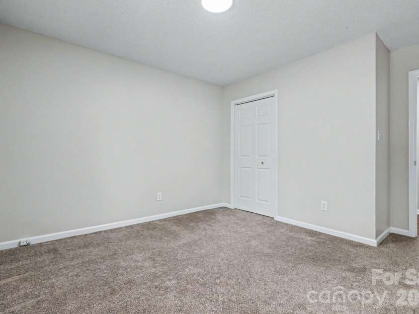 7518 Prindle Lake Drive, Charlotte, NC 28227.  MLS# CAR4397454, YatesRealty ID 33143. 
