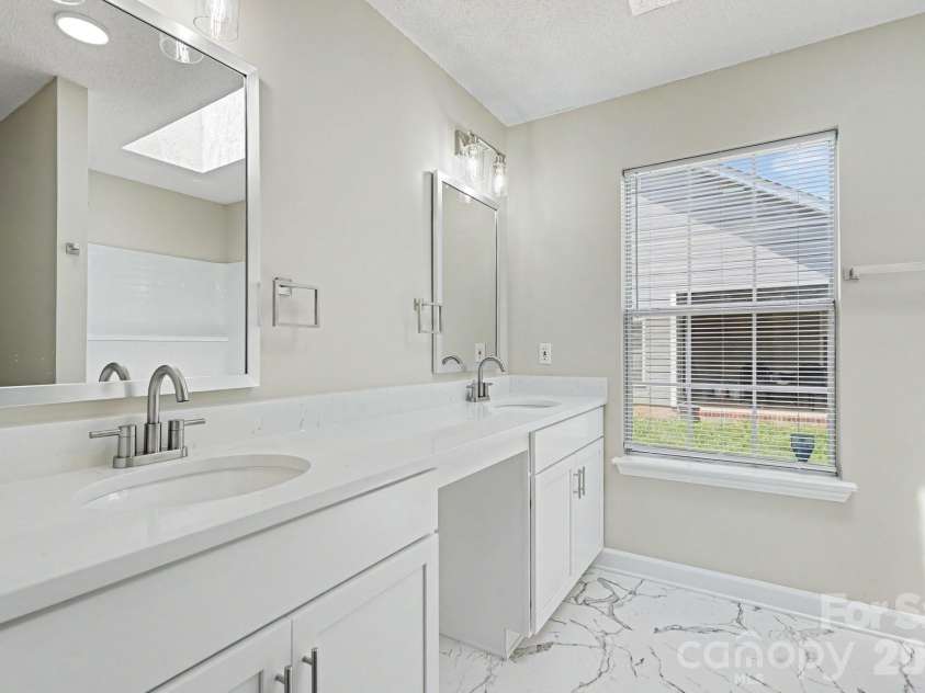 7518 Prindle Lake Drive, Charlotte, NC 28227.  MLS# CAR4397454, YatesRealty ID 33143. 