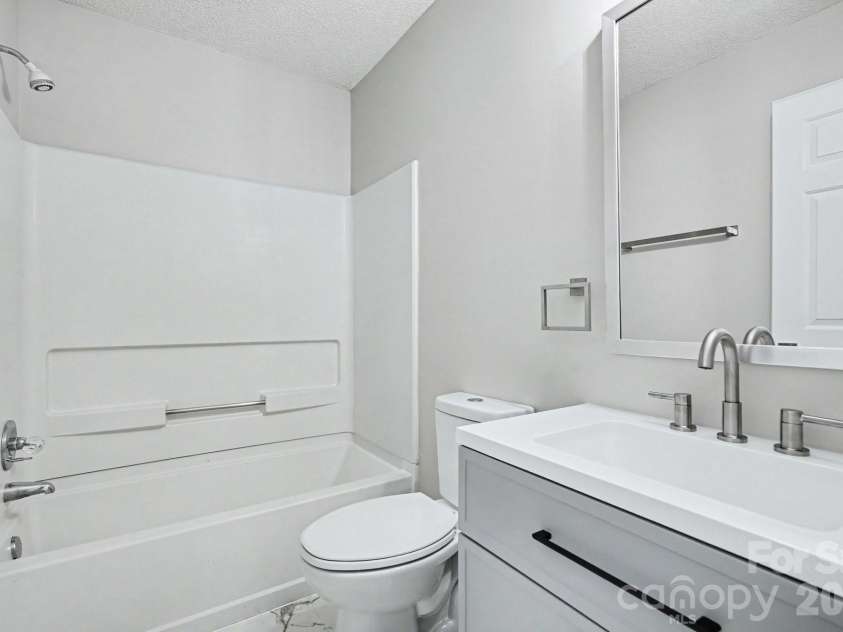 7518 Prindle Lake Drive, Charlotte, NC 28227.  MLS# CAR4397454, YatesRealty ID 33143. 