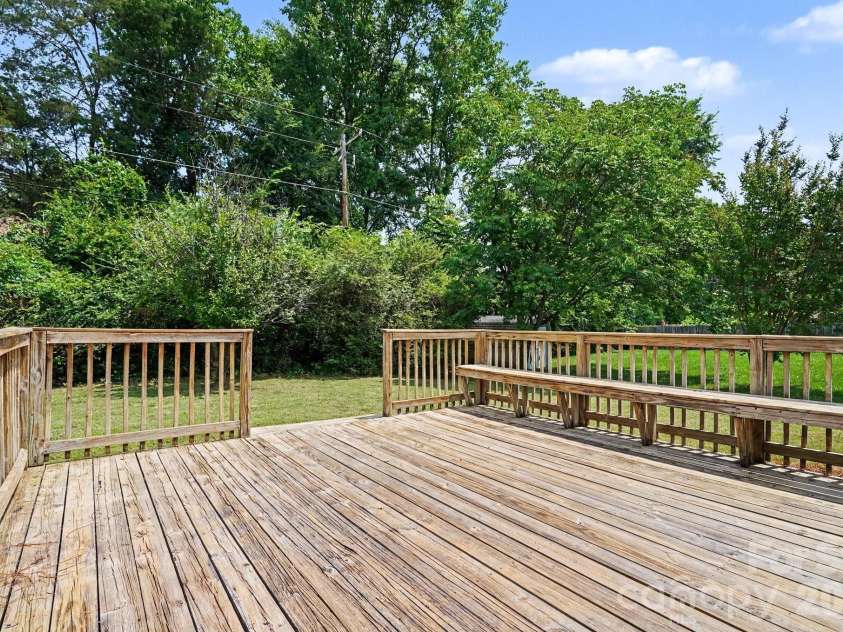 7518 Prindle Lake Drive, Charlotte, NC 28227.  MLS# CAR4397454, YatesRealty ID 33143. 