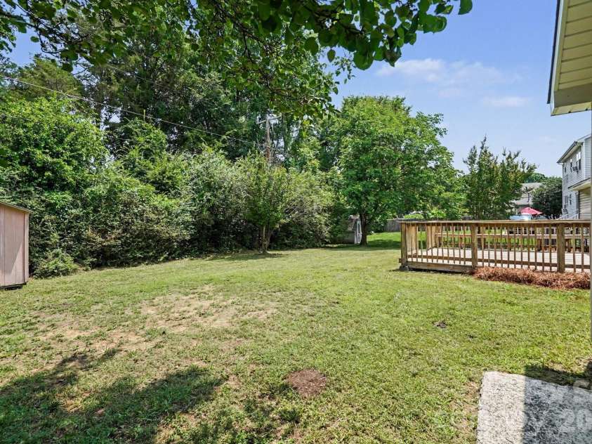 7518 Prindle Lake Drive, Charlotte, NC 28227.  MLS# CAR4397454, YatesRealty ID 33143. 
