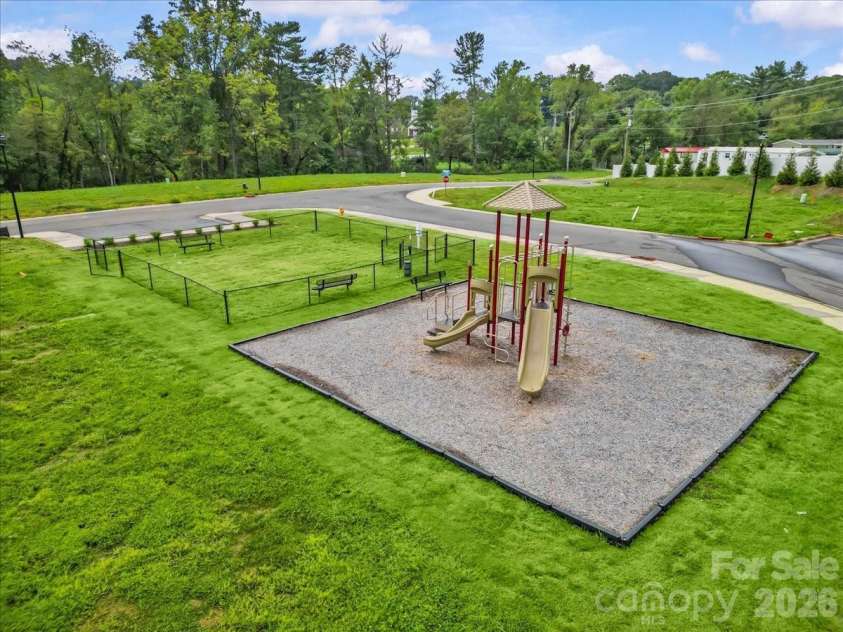75 Moon Haven Way, Arden, NC 28704.  MLS# CAR4398075, YatesRealty ID 33145. 
