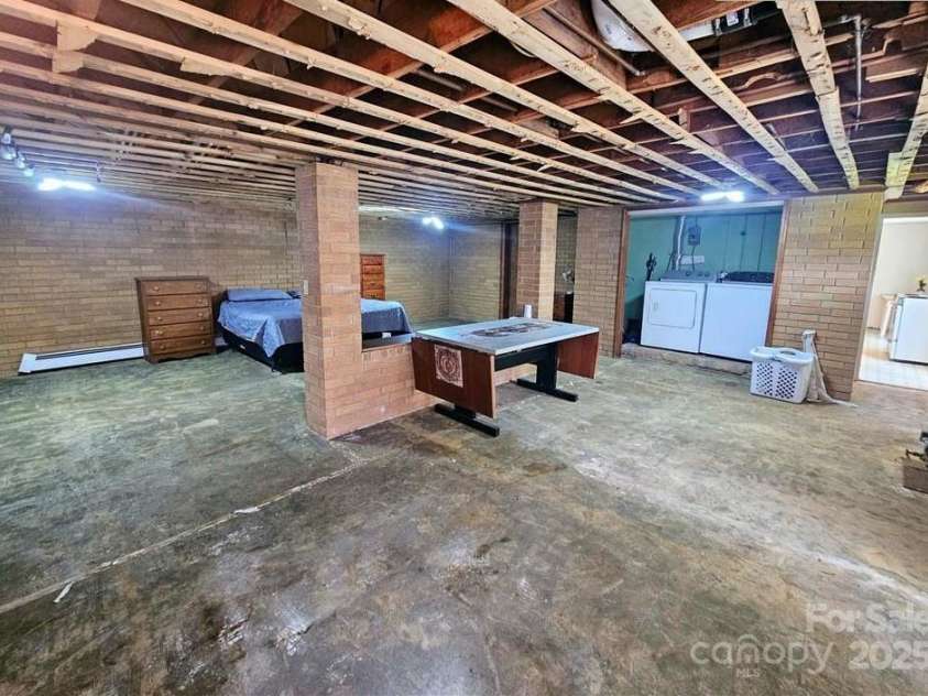 309 Gentry Street, Jefferson, NC 28640.  MLS# CAR4294097, YatesRealty ID 33146. 