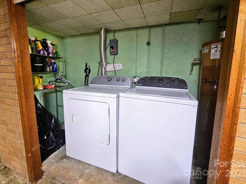 309 Gentry Street, Jefferson, NC 28640.  MLS# CAR4294097, YatesRealty ID 33146. 