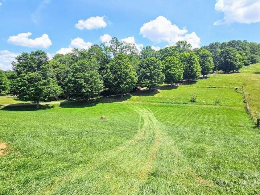 309 Gentry Street, Jefferson, NC 28640.  MLS# CAR4294097, YatesRealty ID 33146. 