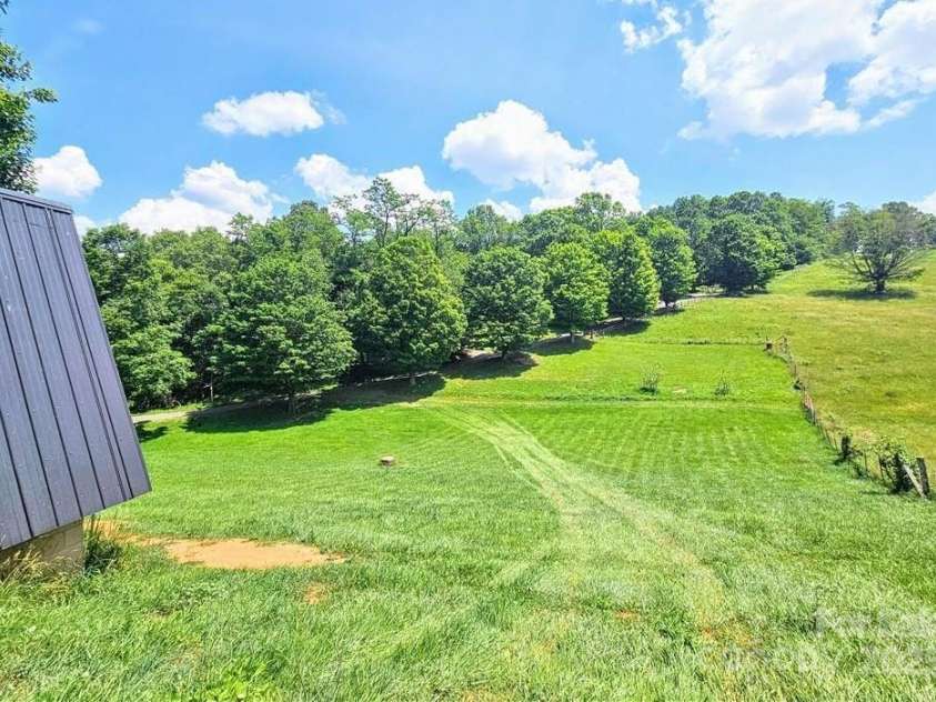 309 Gentry Street, Jefferson, NC 28640.  MLS# CAR4294097, YatesRealty ID 33146. 