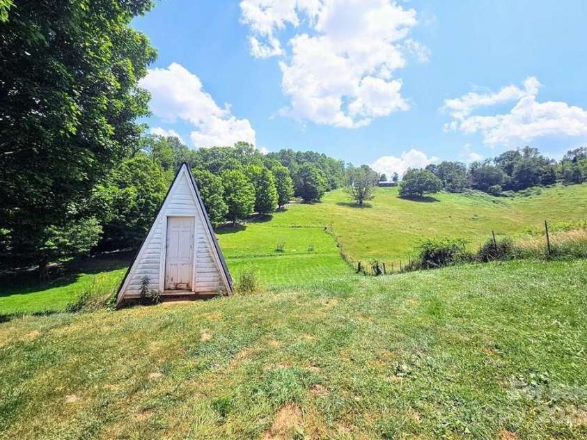 309 Gentry Street, Jefferson, NC 28640.  MLS# CAR4294097, YatesRealty ID 33146. 