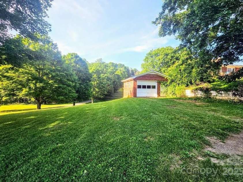 309 Gentry Street, Jefferson, NC 28640.  MLS# CAR4294097, YatesRealty ID 33146. 