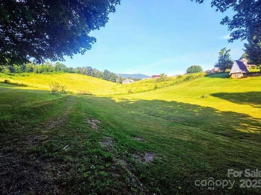 309 Gentry Street, Jefferson, NC 28640.  MLS# CAR4294097, YatesRealty ID 33146. 