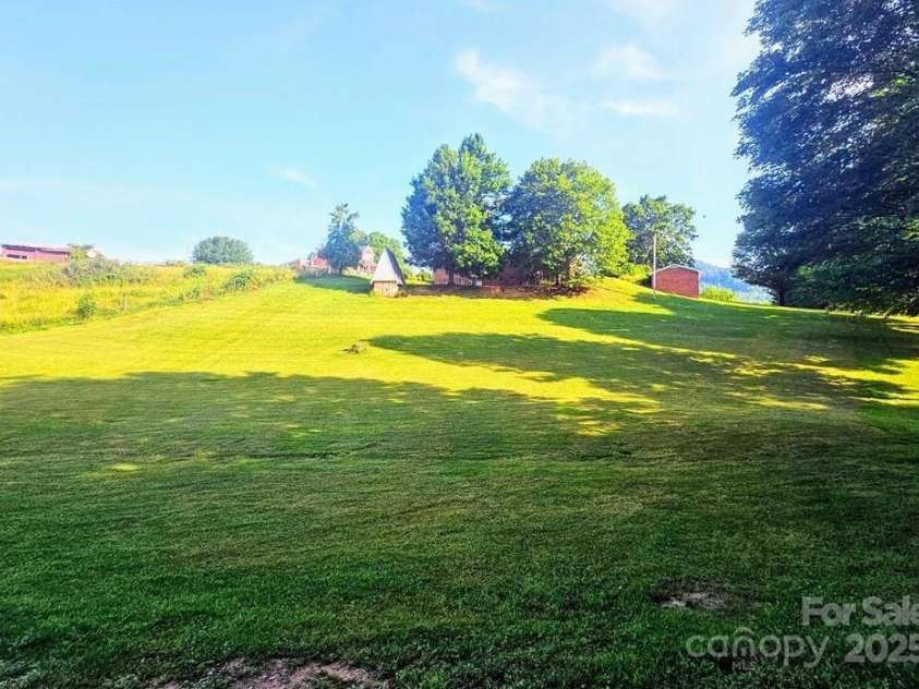 309 Gentry Street, Jefferson, NC 28640.  MLS# CAR4294097, YatesRealty ID 33146. 