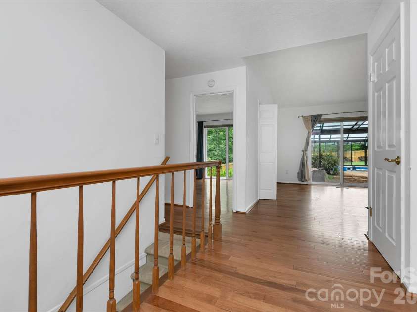 138 Surry Lane, Hendersonville, NC 28791.  MLS# CAR4398078, YatesRealty ID 33147. 