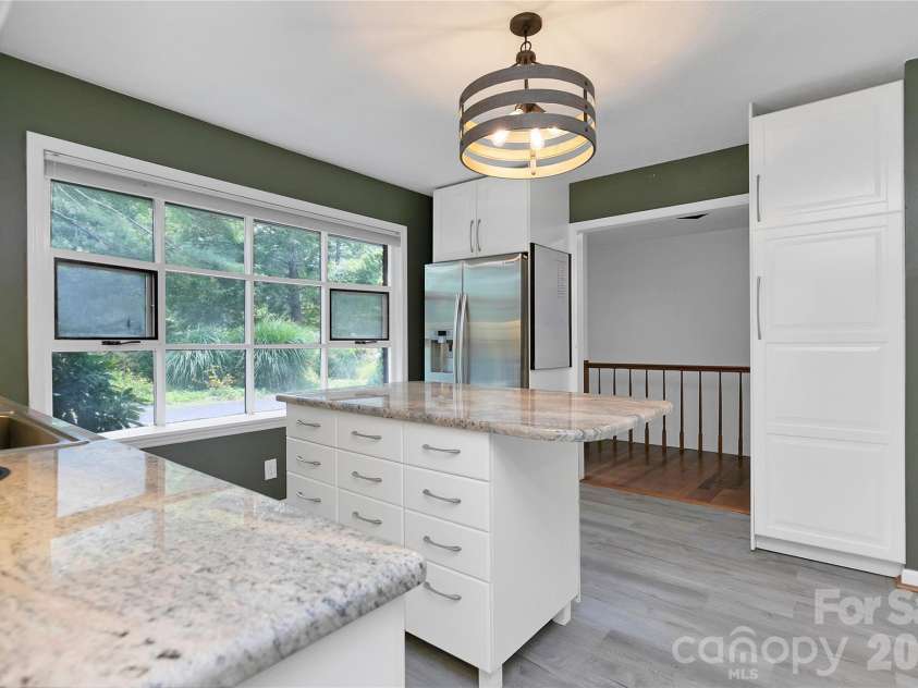 138 Surry Lane, Hendersonville, NC 28791.  MLS# CAR4398078, YatesRealty ID 33147. 