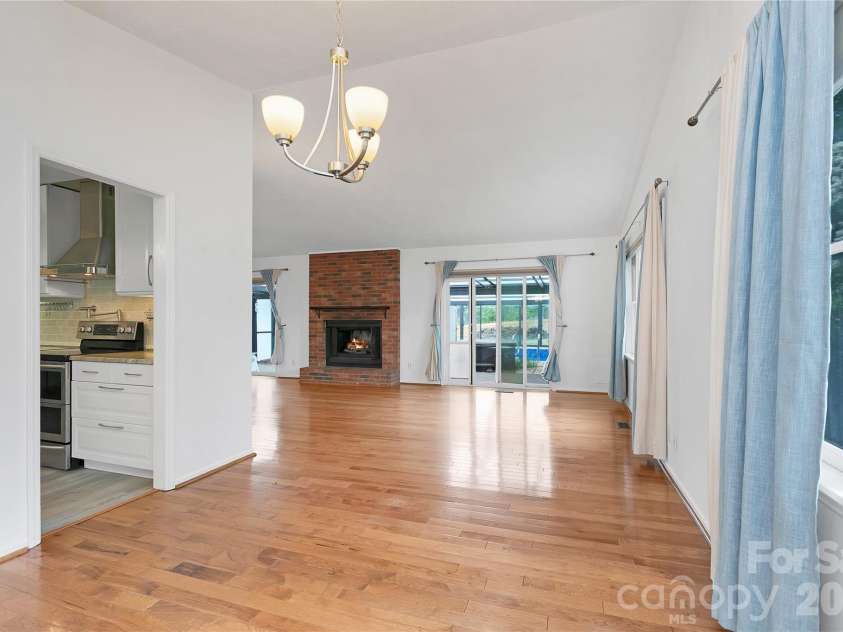 138 Surry Lane, Hendersonville, NC 28791.  MLS# CAR4398078, YatesRealty ID 33147. 