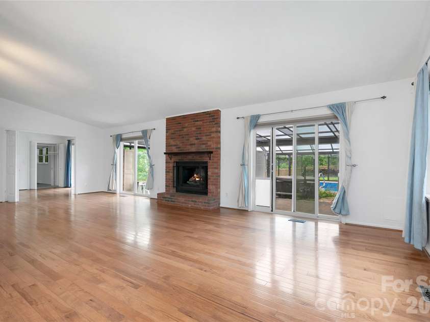 138 Surry Lane, Hendersonville, NC 28791.  MLS# CAR4398078, YatesRealty ID 33147. 