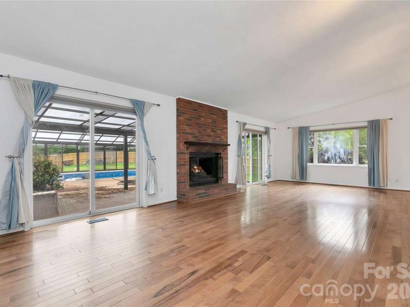 138 Surry Lane, Hendersonville, NC 28791.  MLS# CAR4398078, YatesRealty ID 33147. 