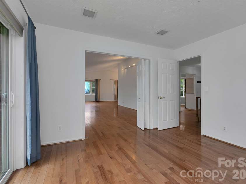 138 Surry Lane, Hendersonville, NC 28791.  MLS# CAR4398078, YatesRealty ID 33147. 