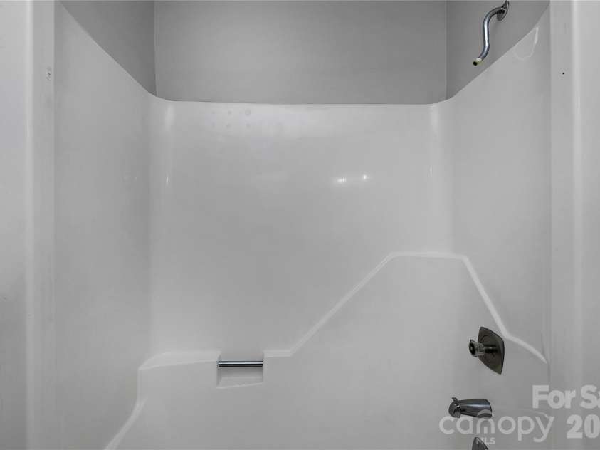138 Surry Lane, Hendersonville, NC 28791.  MLS# CAR4398078, YatesRealty ID 33147. 