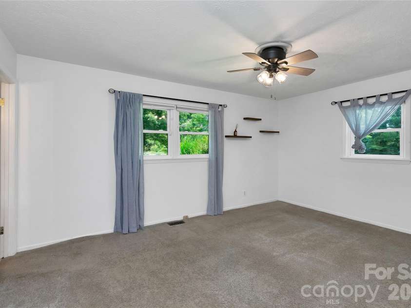 138 Surry Lane, Hendersonville, NC 28791.  MLS# CAR4398078, YatesRealty ID 33147. 