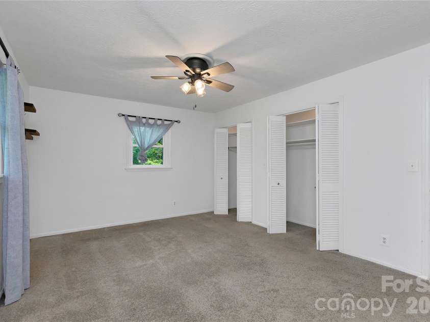 138 Surry Lane, Hendersonville, NC 28791.  MLS# CAR4398078, YatesRealty ID 33147. 