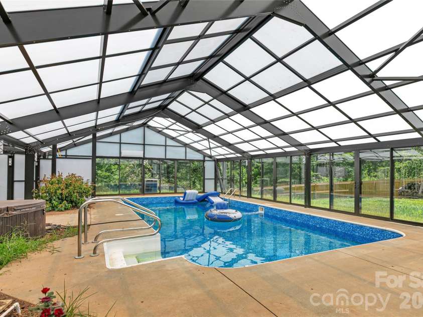 138 Surry Lane, Hendersonville, NC 28791.  MLS# CAR4398078, YatesRealty ID 33147. 