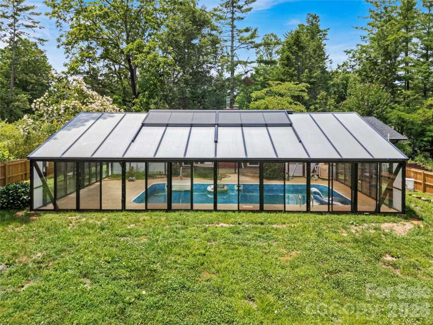 138 Surry Lane, Hendersonville, NC 28791.  MLS# CAR4398078, YatesRealty ID 33147. 