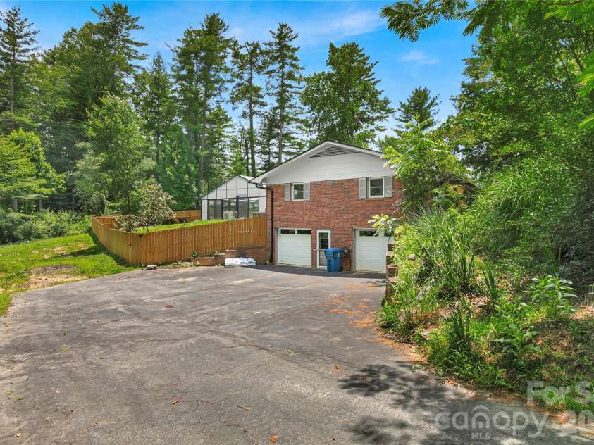 138 Surry Lane, Hendersonville, NC 28791.  MLS# CAR4398078, YatesRealty ID 33147. 