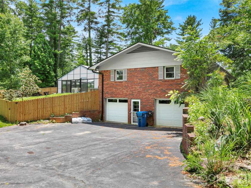138 Surry Lane, Hendersonville, NC 28791.  MLS# CAR4398078, YatesRealty ID 33147. 