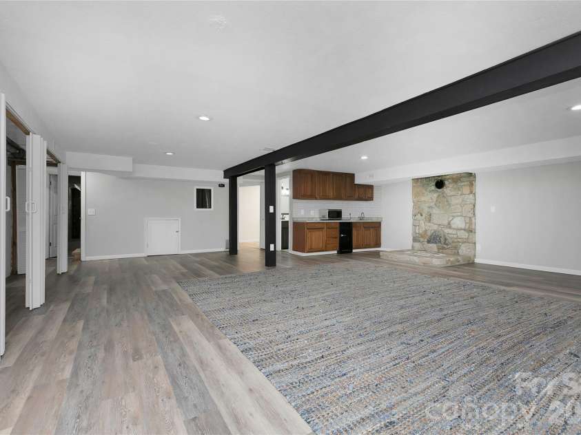 138 Surry Lane, Hendersonville, NC 28791.  MLS# CAR4398078, YatesRealty ID 33147. 