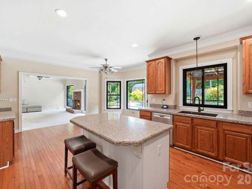 6821 Hollow Oak Drive, Charlotte, NC 28227.  MLS# CAR4398137, YatesRealty ID 33149. 