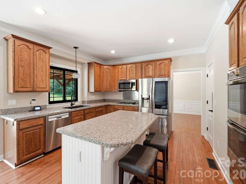 6821 Hollow Oak Drive, Charlotte, NC 28227.  MLS# CAR4398137, YatesRealty ID 33149. 