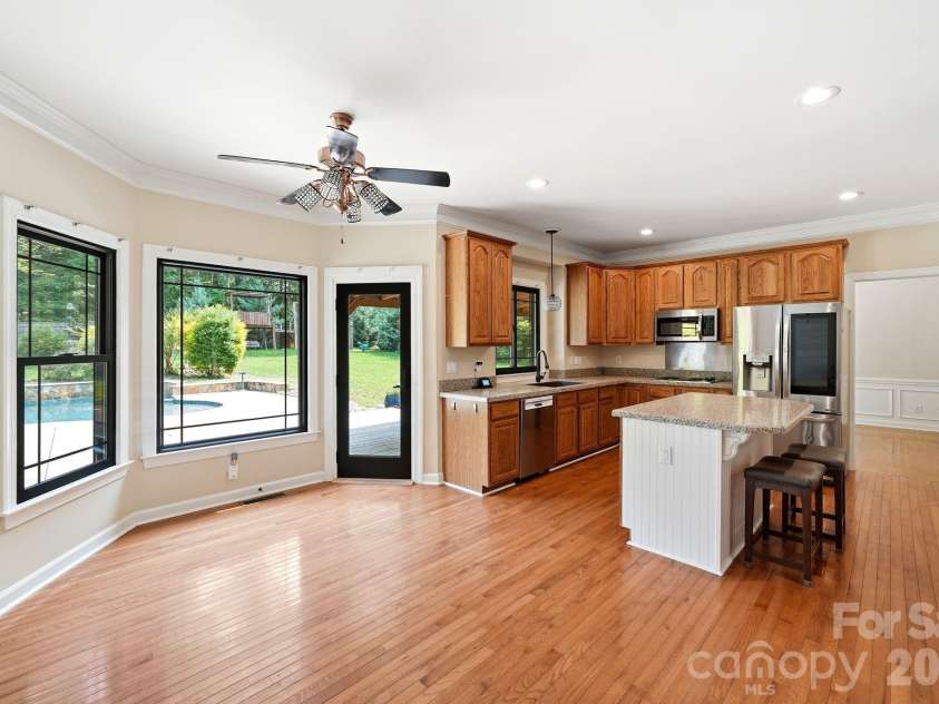 6821 Hollow Oak Drive, Charlotte, NC 28227.  MLS# CAR4398137, YatesRealty ID 33149. 