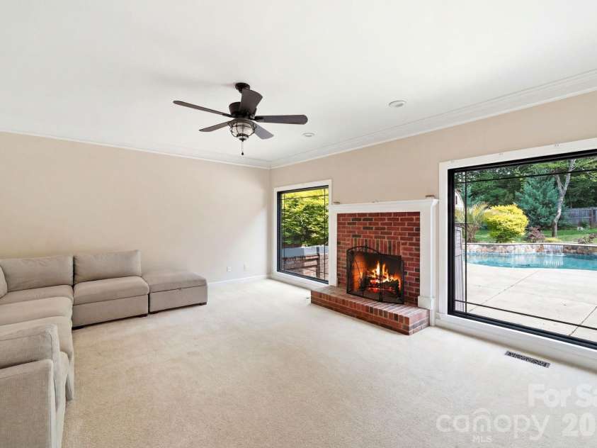 6821 Hollow Oak Drive, Charlotte, NC 28227.  MLS# CAR4398137, YatesRealty ID 33149. 