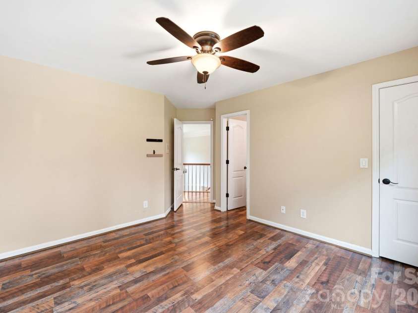6821 Hollow Oak Drive, Charlotte, NC 28227.  MLS# CAR4398137, YatesRealty ID 33149. 